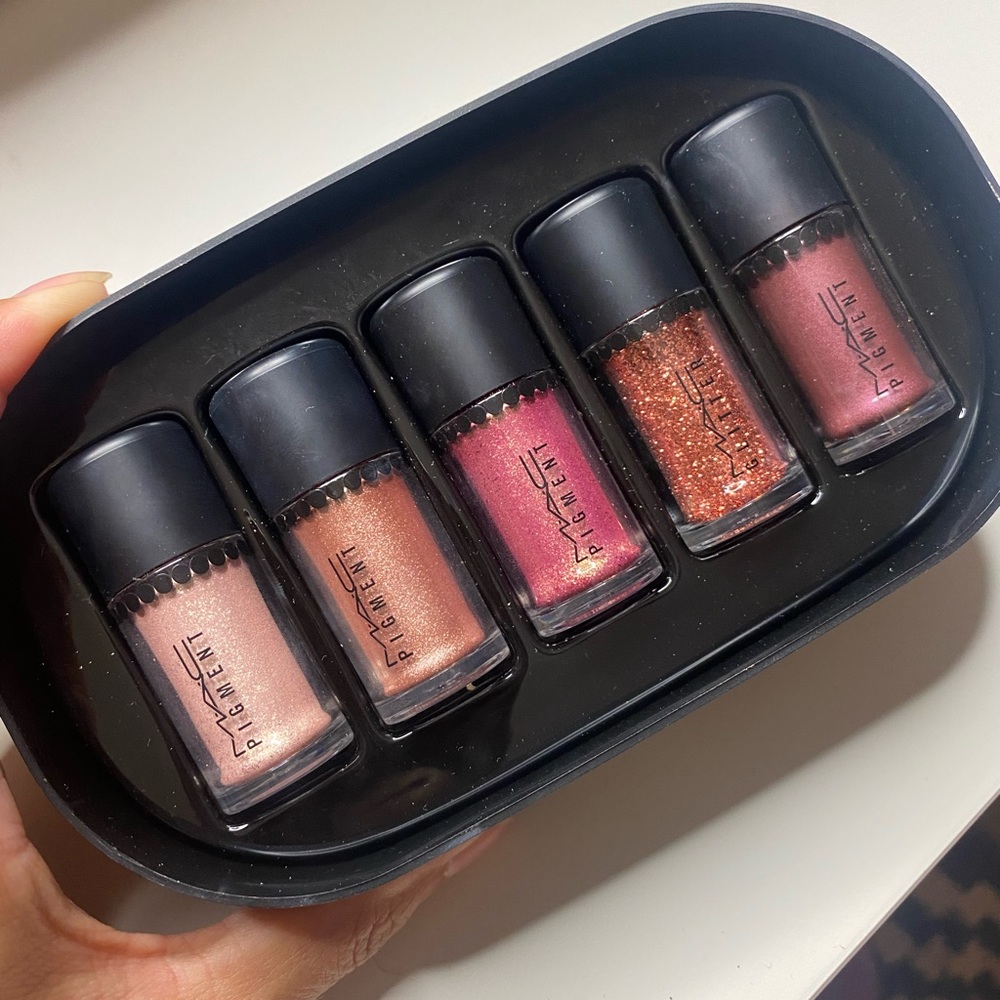 Mac cosmetics objects of affection pink and rose pigments and glitter